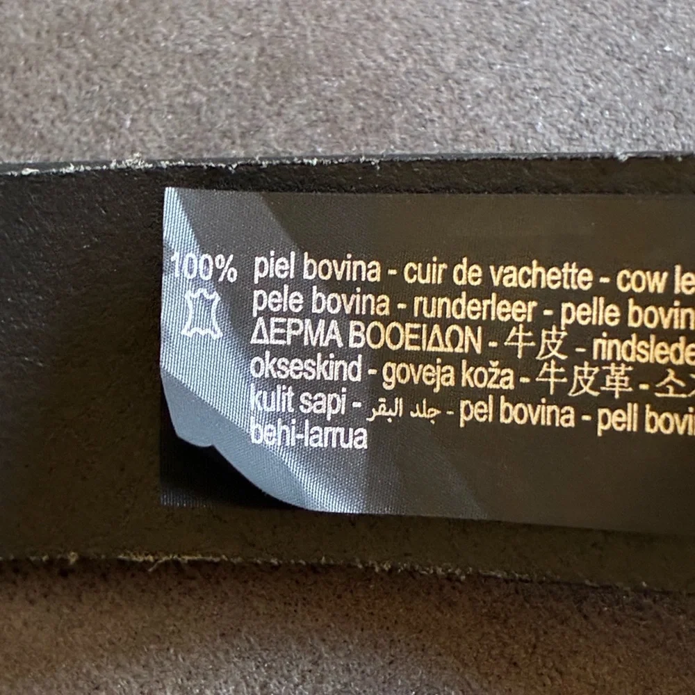 NWOT. Zara Man Black Leather Belt with Metal Buckle and Loop. Size 36.
